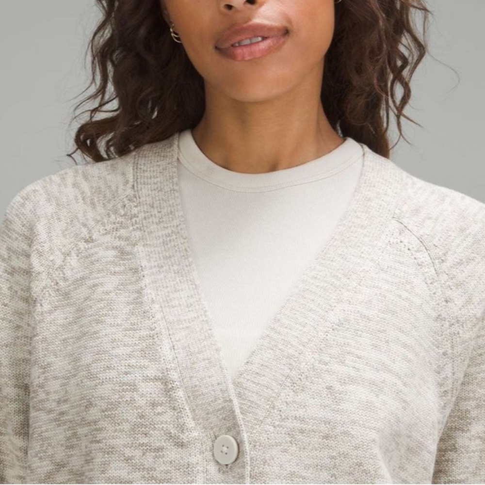 Lululemon Boxy Cotton-Blend V Neck Cardigan
Bone / White / Raw Linen / Vapor - Picture 5 of 16